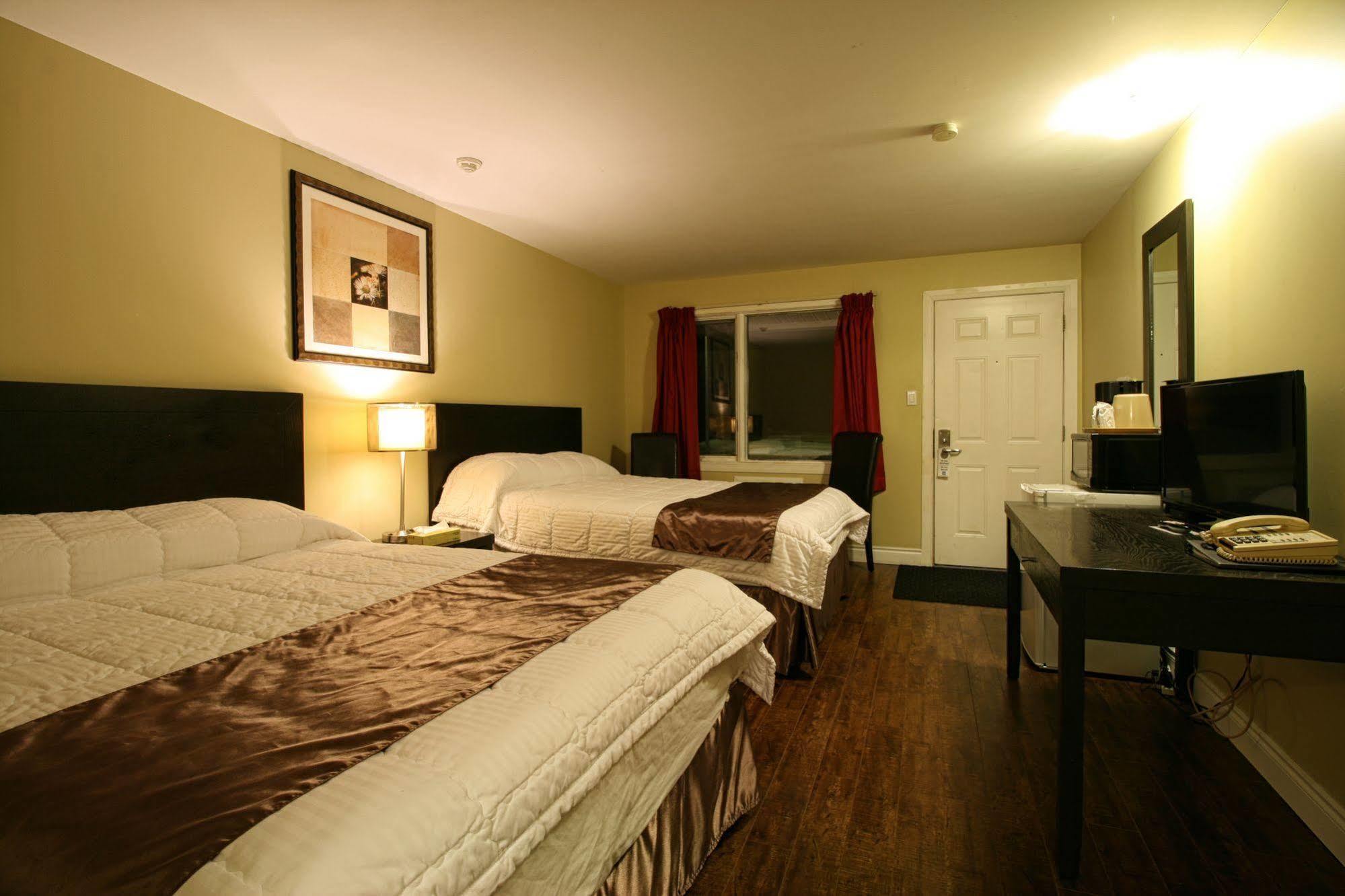 Hotel Moncton Exterior photo